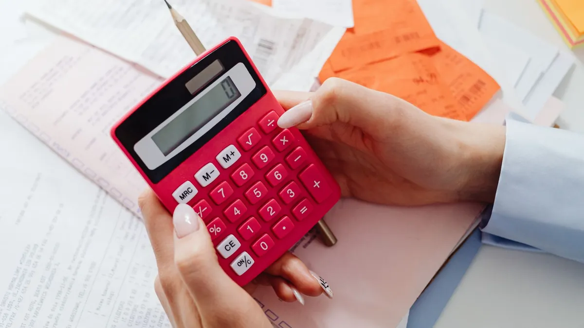 Cómo funcionan los préstamos pequeños en línea en Panamá: de $100 a $300 desde tu celular 2 Cálculo del costo total para entender cómo funcionan los préstamos de 300 dólares en Panamá